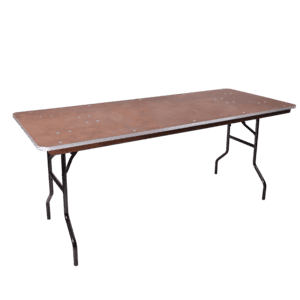 Robuuste houten tafel met metalen onderstel voor evenementen.