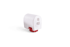 Elektriciteitsstekker met rode schakelknop voor veilig gebruik.