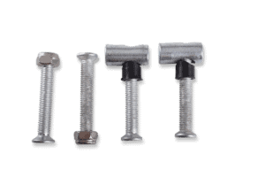 Set van metalen bouten en moeren voor meubelmontage en bevestiging.