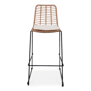 Moderne barkruk met rieten rugleuning en comfortabele zitting.