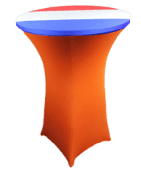 Tafeltje met oranje tafelkleed en gekleurde top voor evenementen.